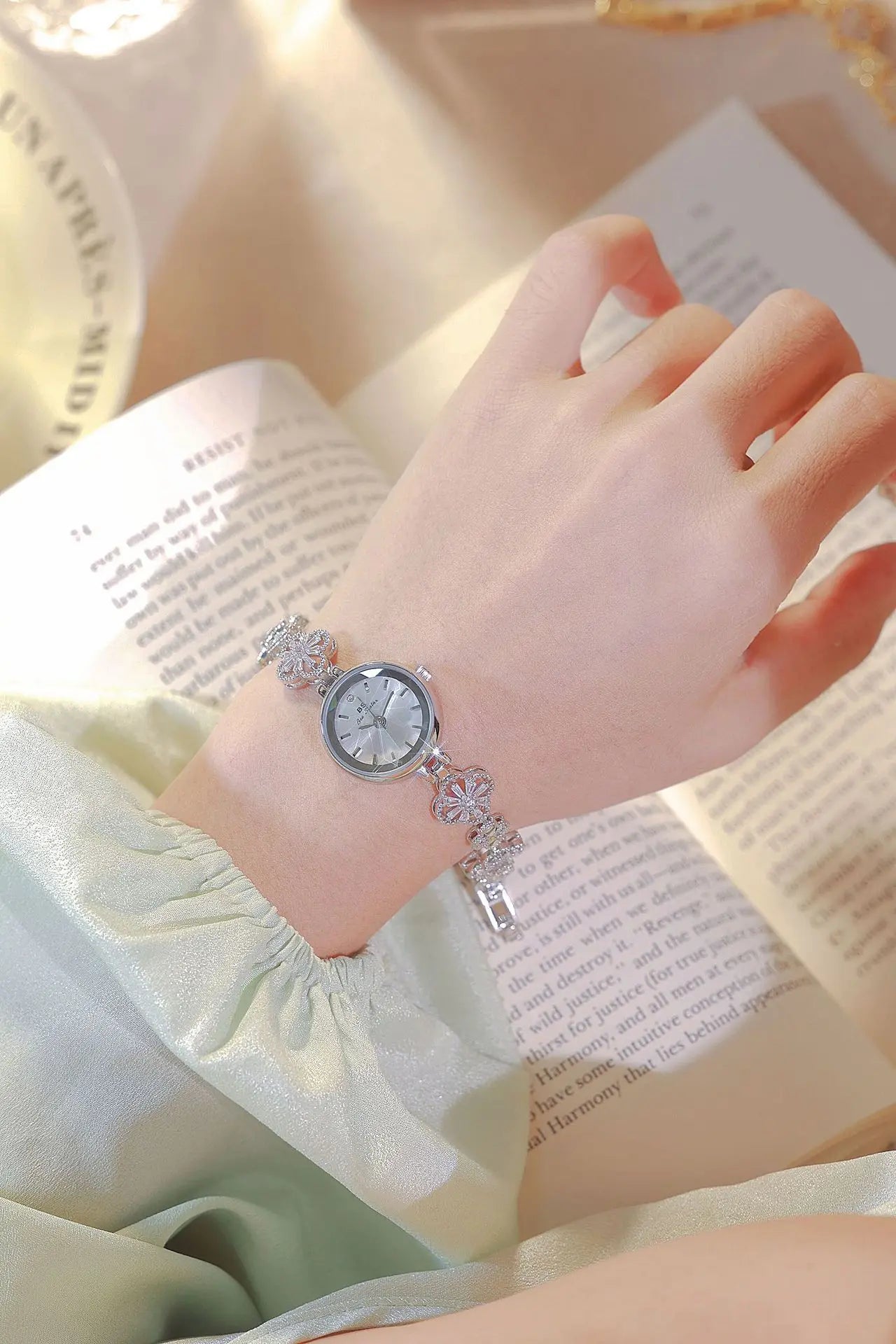 Women's Watch Elegant Lucky Four Leaf Clover Bracelets Quartz Watches Gift For Girls 2025 New High Quality Waterproof Wristwatch