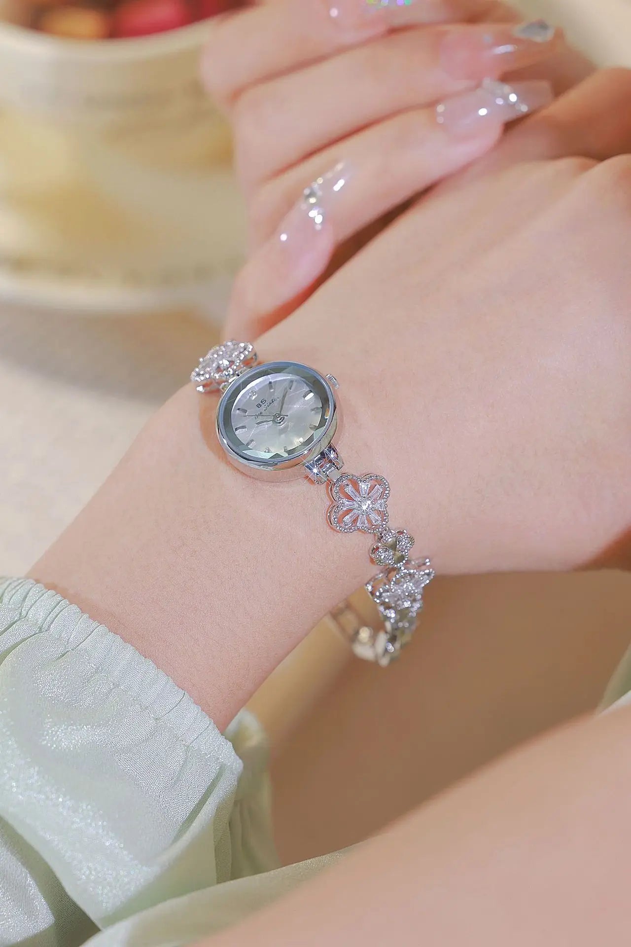 Women's Watch Elegant Lucky Four Leaf Clover Bracelets Quartz Watches Gift For Girls 2025 New High Quality Waterproof Wristwatch