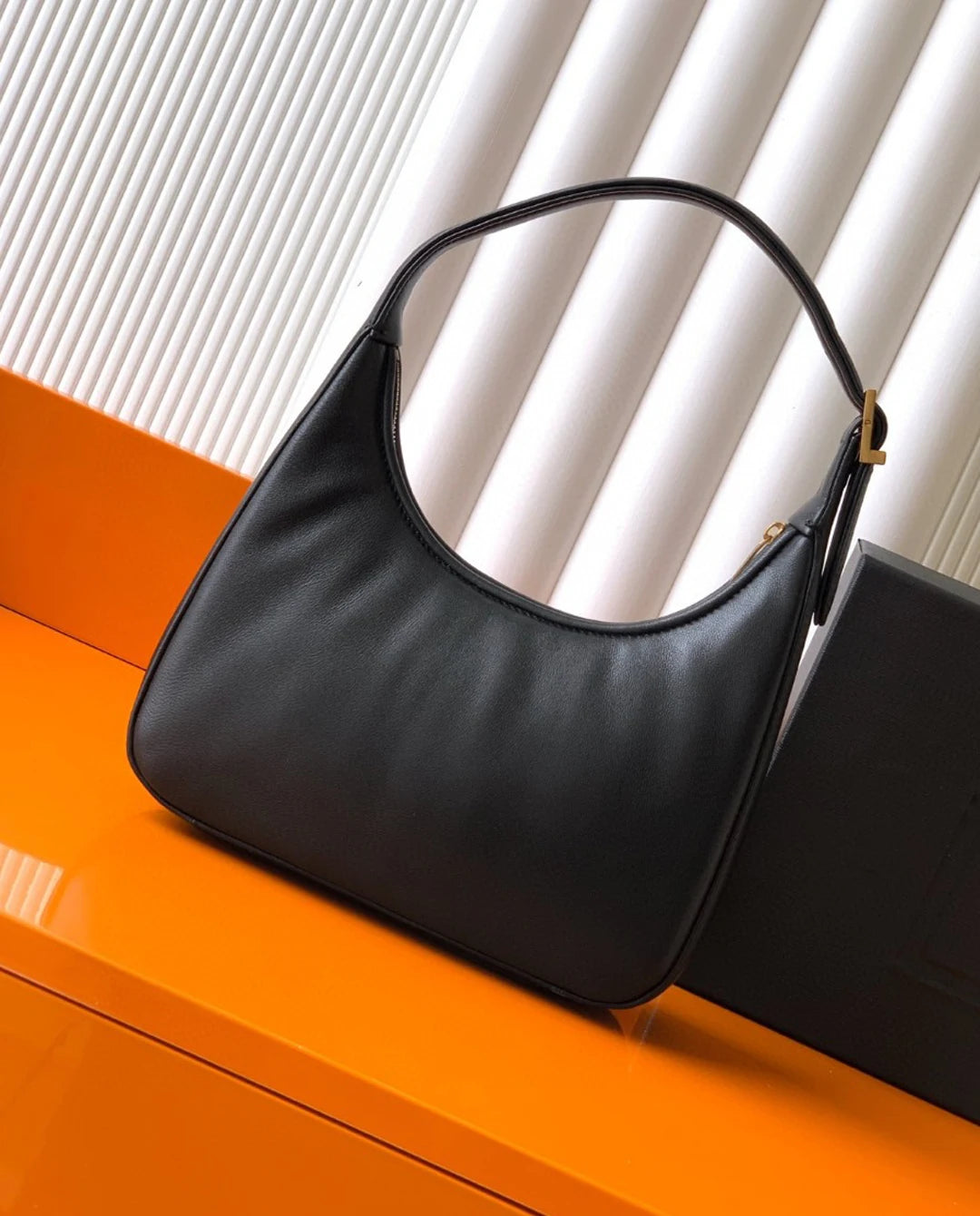 Mini sheepskin leather tote bag with soft and delicate feel Handbag women curved body design 2025 new underarm bag