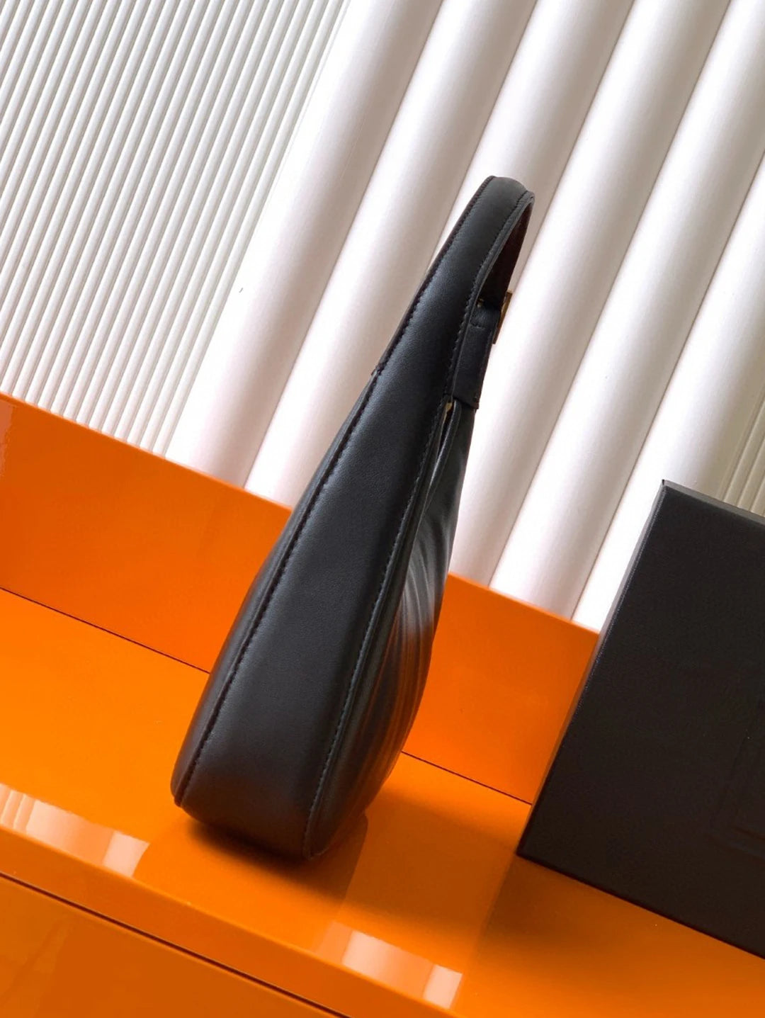 Mini sheepskin leather tote bag with soft and delicate feel Handbag women curved body design 2025 new underarm bag