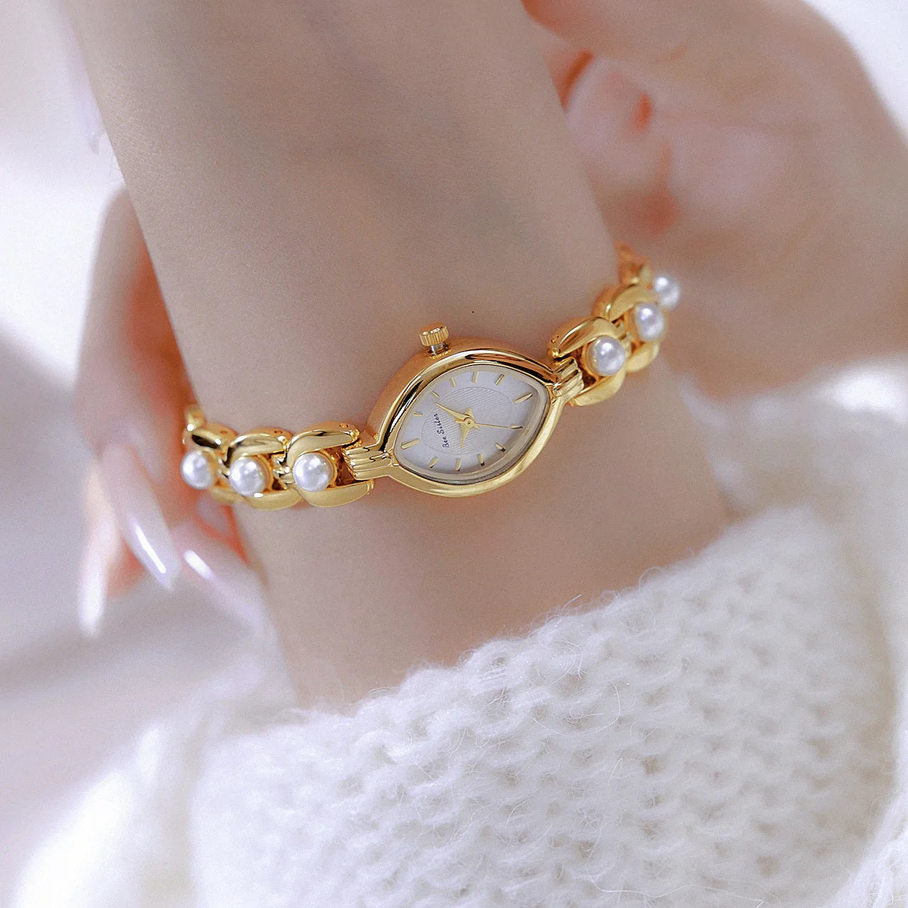 New Women Watch Gold Luxury Elegant Bracelet Wristwatch Fashion Retro Quartz Watches Gift For Ladies Small Dial Clock Waterproof