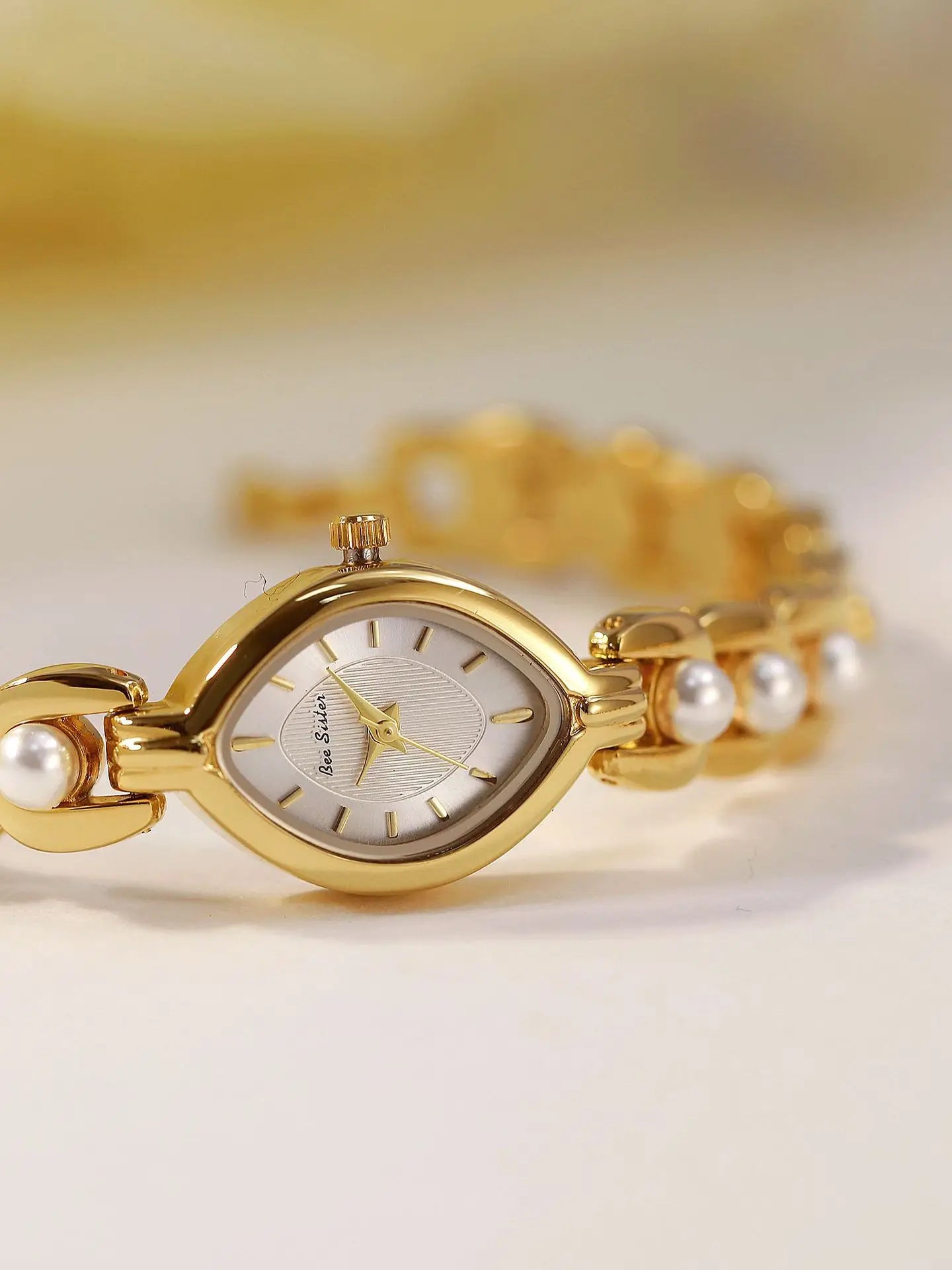New Women Watch Gold Luxury Elegant Bracelet Wristwatch Fashion Retro Quartz Watches Gift For Ladies Small Dial Clock Waterproof