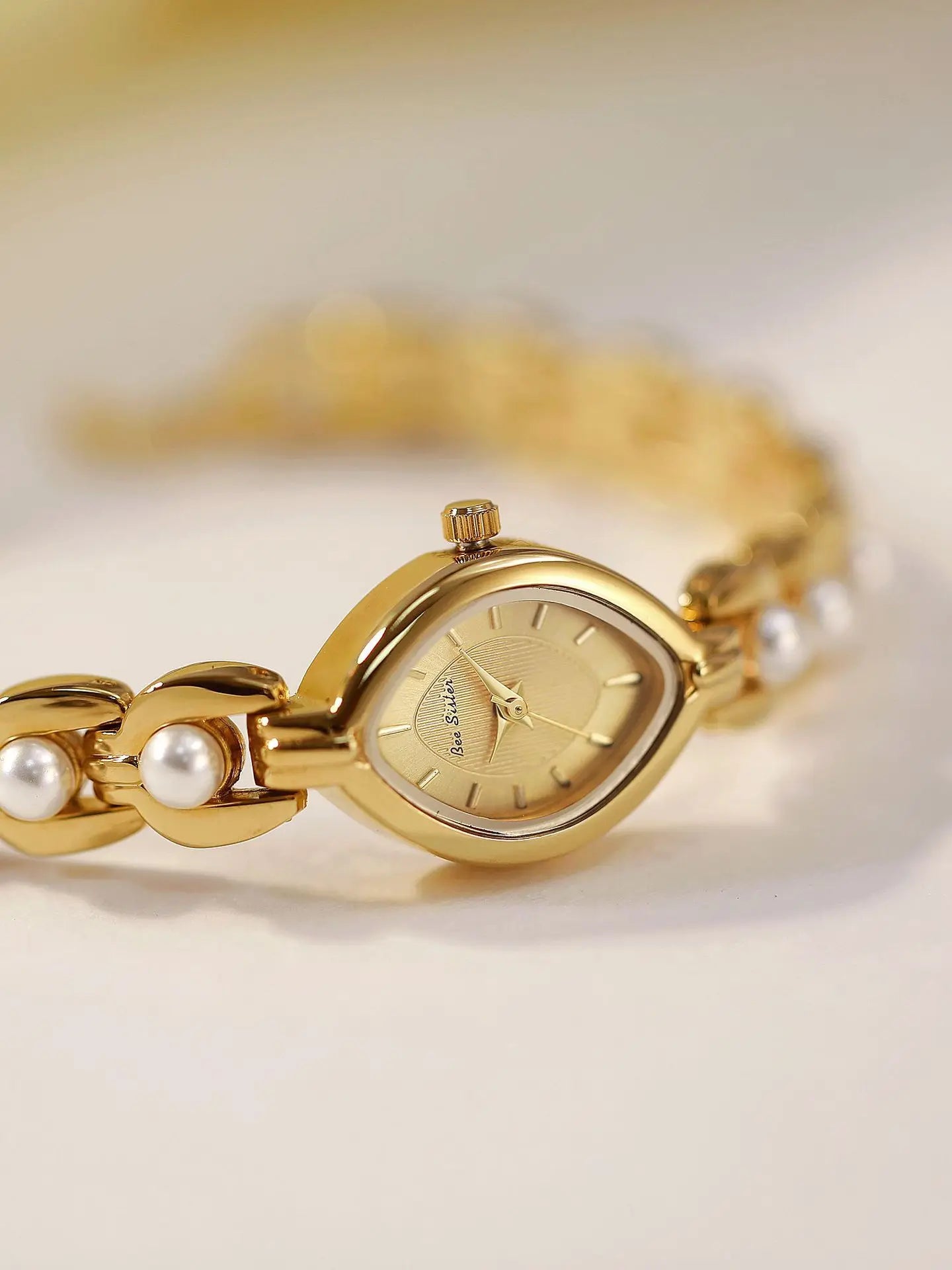New Women Watch Gold Luxury Elegant Bracelet Wristwatch Fashion Retro Quartz Watches Gift For Ladies Small Dial Clock Waterproof