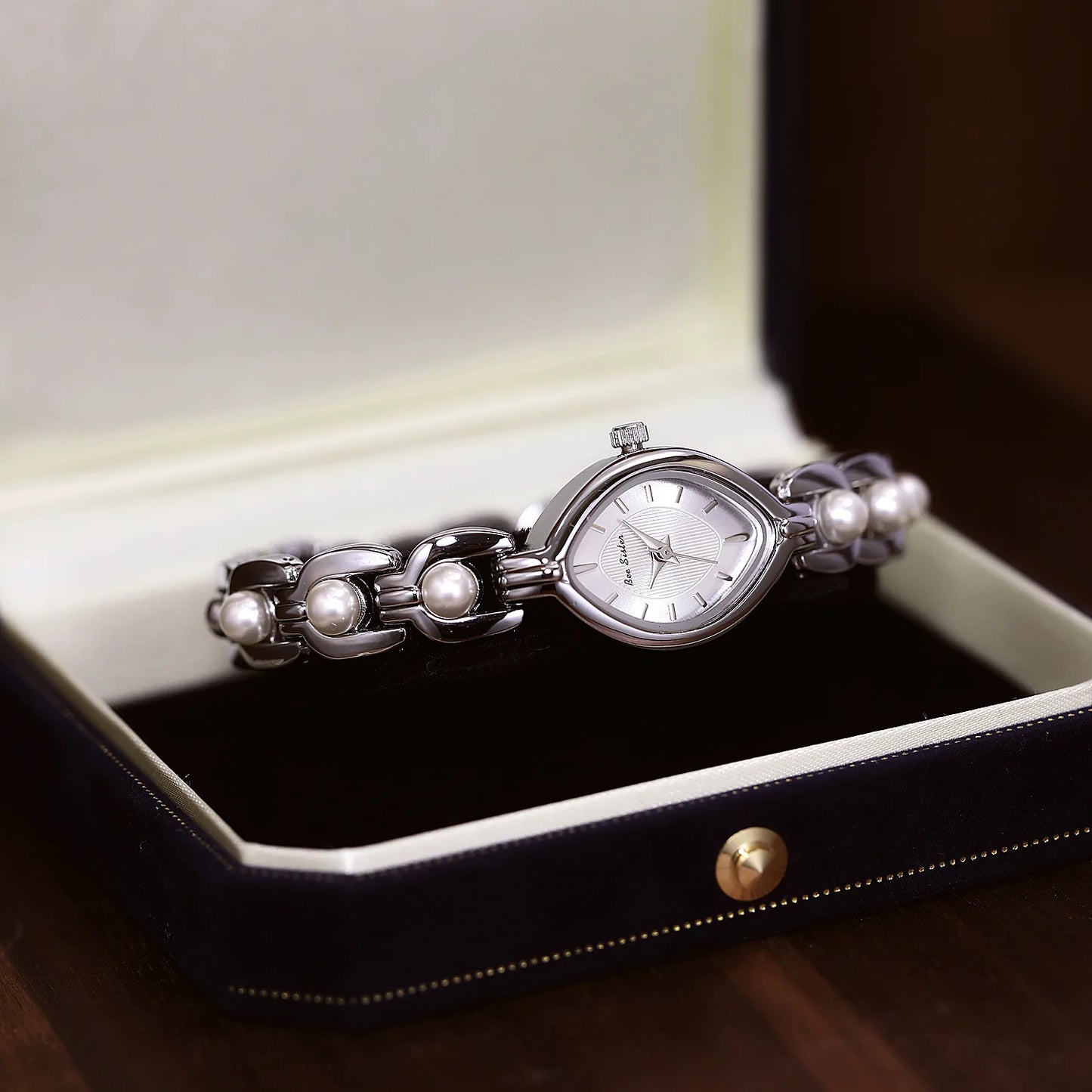 New Women Watch Gold Luxury Elegant Bracelet Wristwatch Fashion Retro Quartz Watches Gift For Ladies Small Dial Clock Waterproof