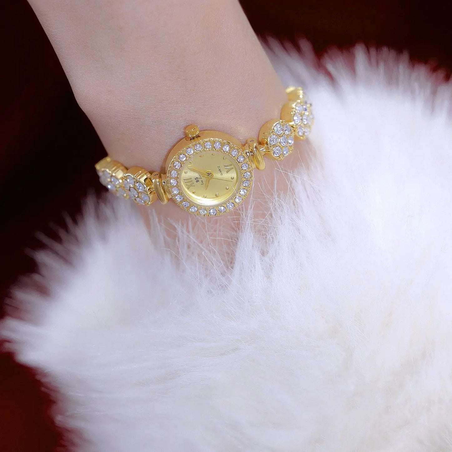 Women Watch Light Luxury Brand Starry Sky Diamond Flower Bracelet Exquisite High end Ladies Fashion Quartz Wristwatches