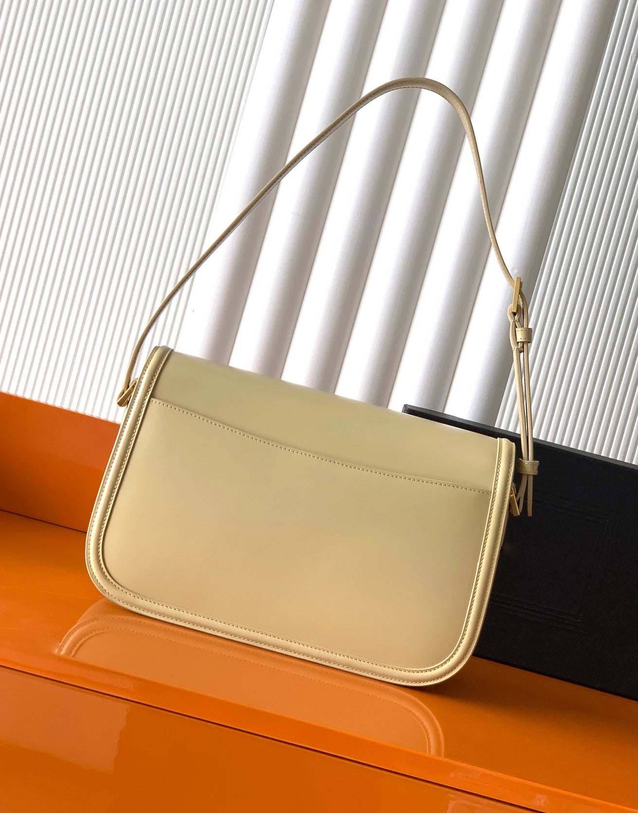 Bags for women messengers bag new tofu bag retro opening and closing hardware shoulder strap adjustable lightweight exquisite