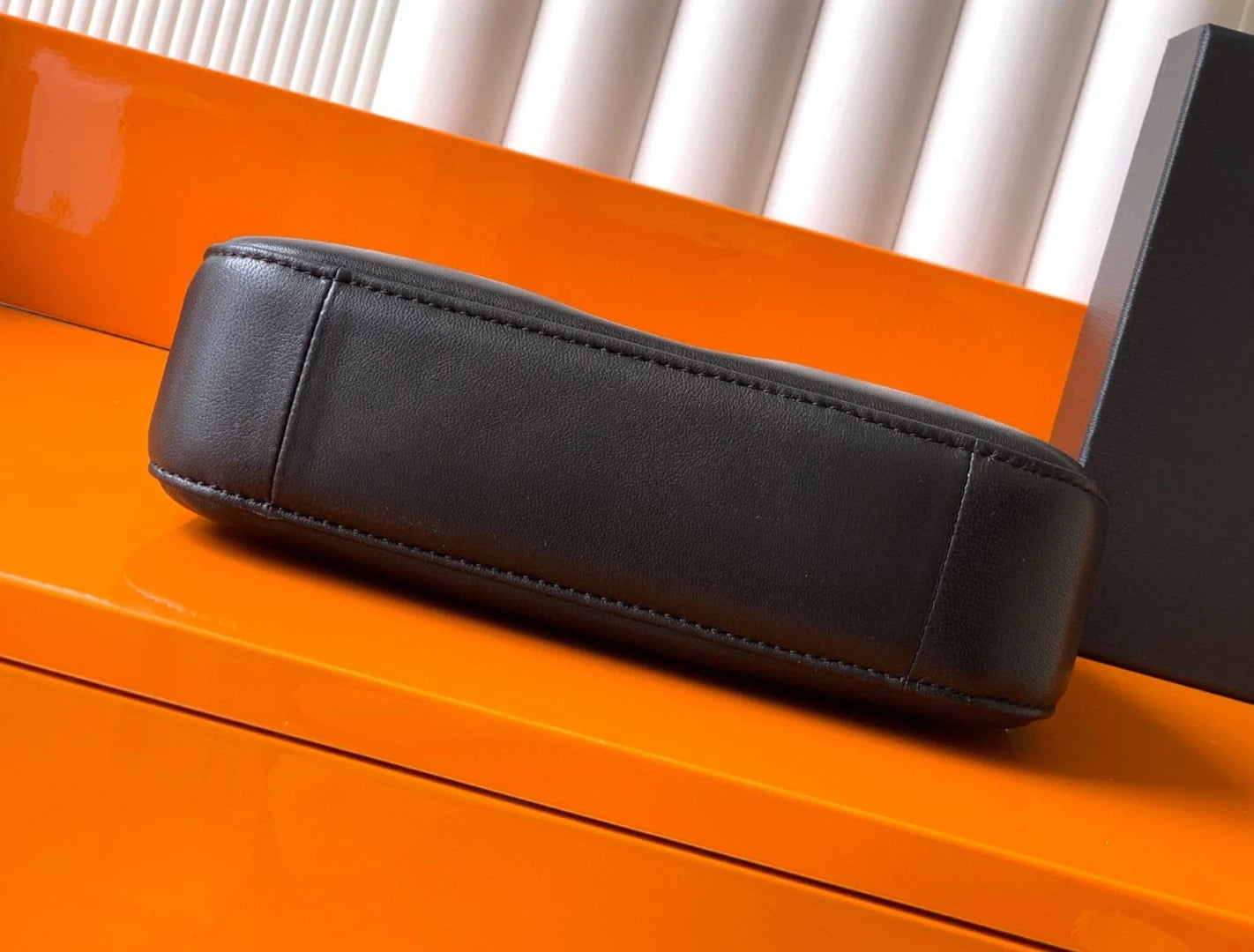 Mini sheepskin leather tote bag with soft and delicate feel Handbag women curved body design 2025 new underarm bag