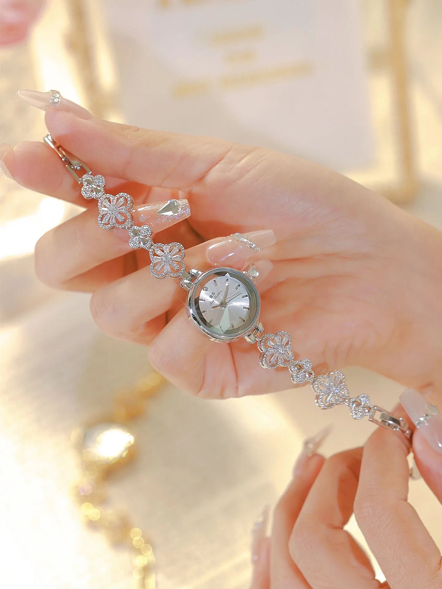 Women's Watch Elegant Lucky Four Leaf Clover Bracelets Quartz Watches Gift For Girls 2025 New High Quality Waterproof Wristwatch