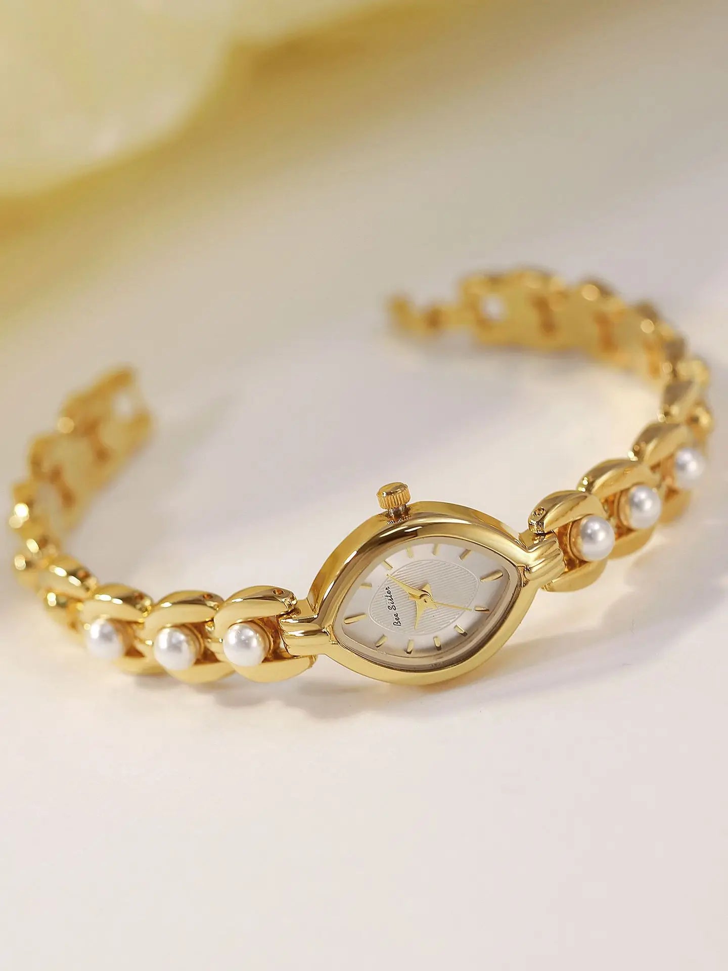 New Women Watch Gold Luxury Elegant Bracelet Wristwatch Fashion Retro Quartz Watches Gift For Ladies Small Dial Clock Waterproof