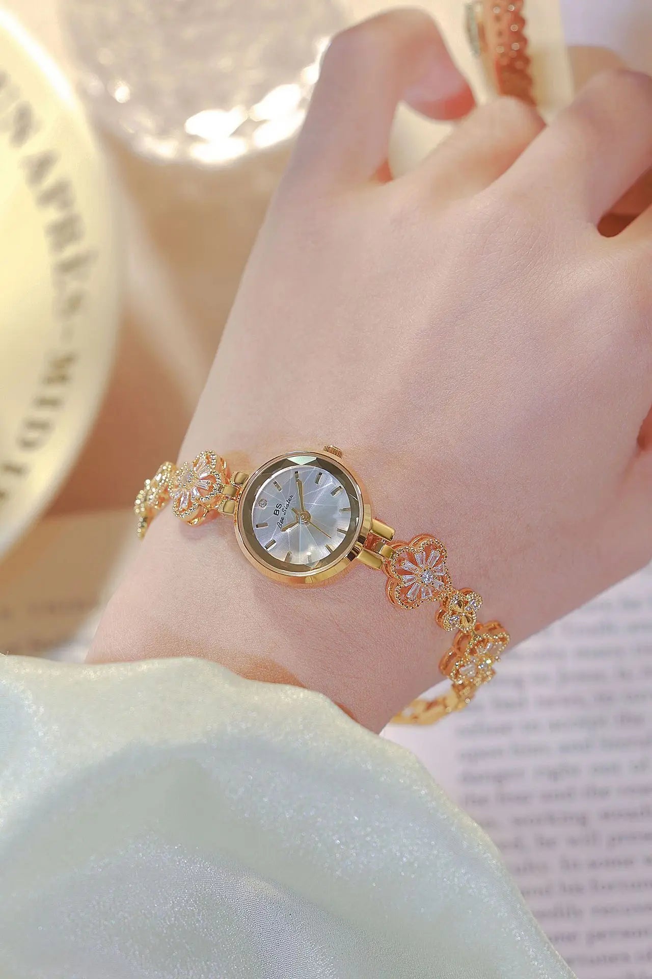 Women's Watch Elegant Lucky Four Leaf Clover Bracelets Quartz Watches Gift For Girls 2025 New High Quality Waterproof Wristwatch