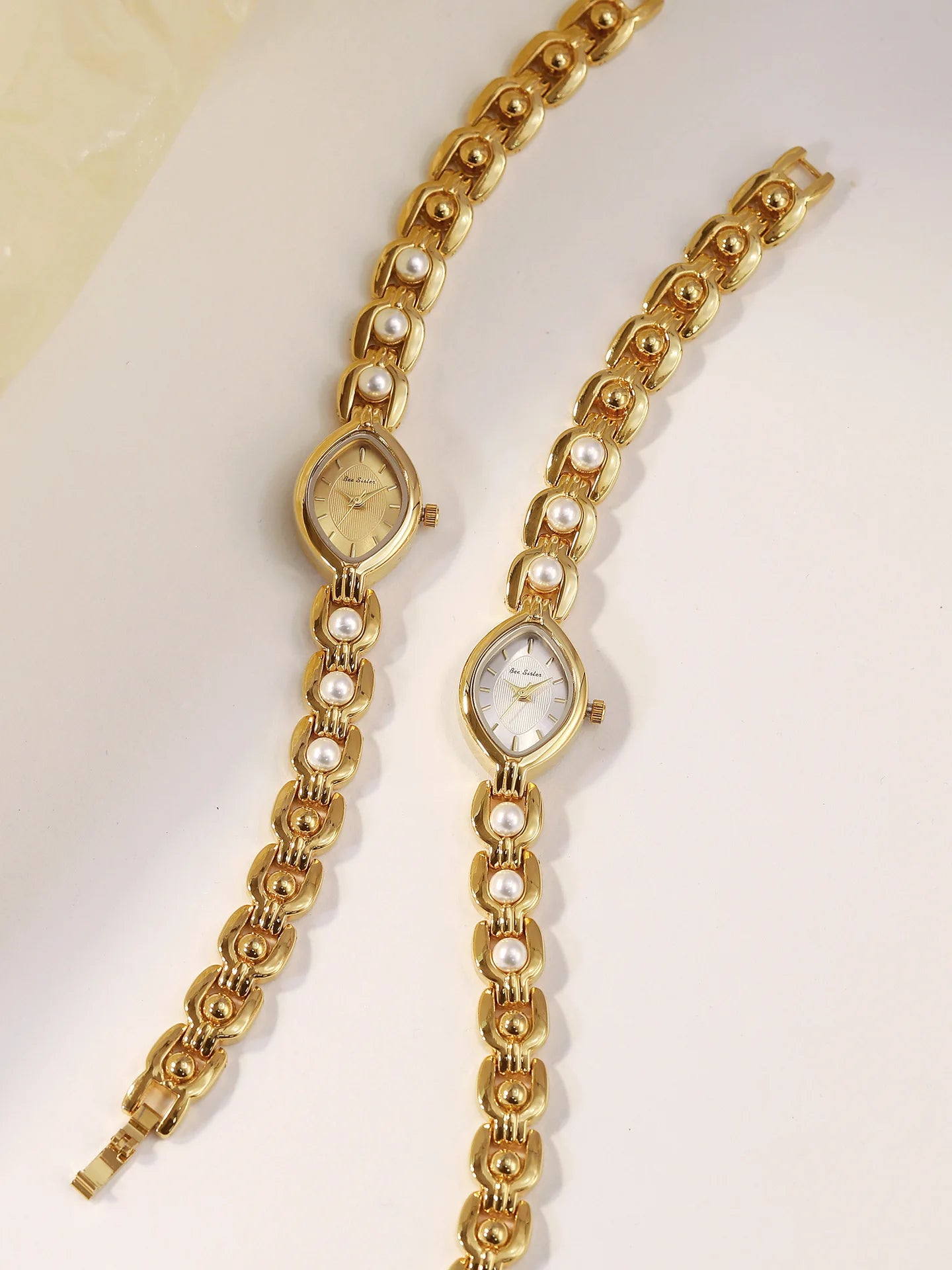 New Women Watch Gold Luxury Elegant Bracelet Wristwatch Fashion Retro Quartz Watches Gift For Ladies Small Dial Clock Waterproof